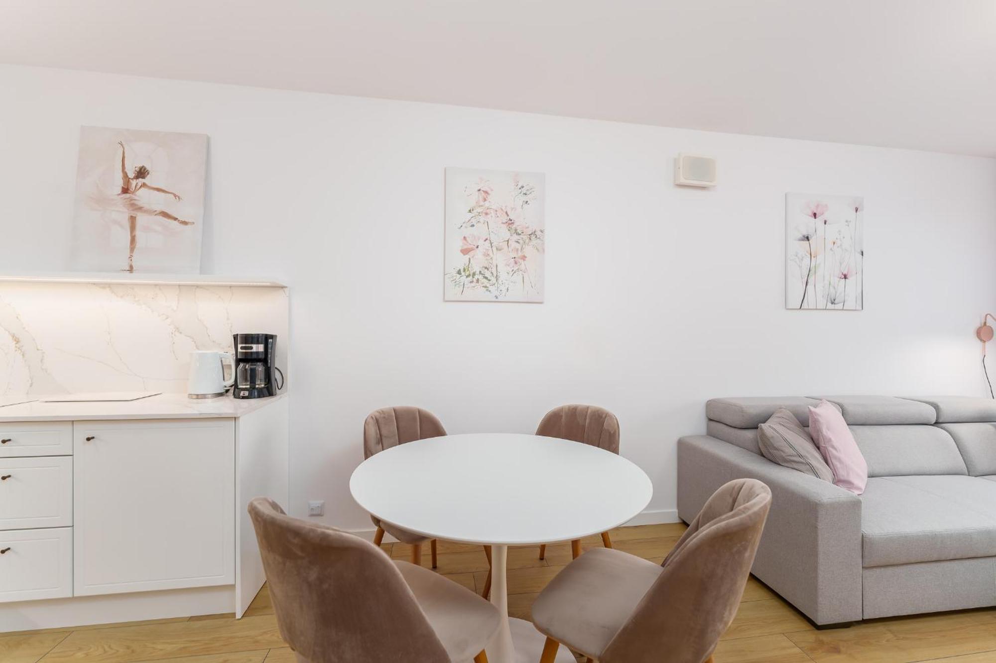 Faro Apartamenty Kasprowicza 20 Basen W Cenie Schwimmbad Im Preis 코워브제크 외부 사진