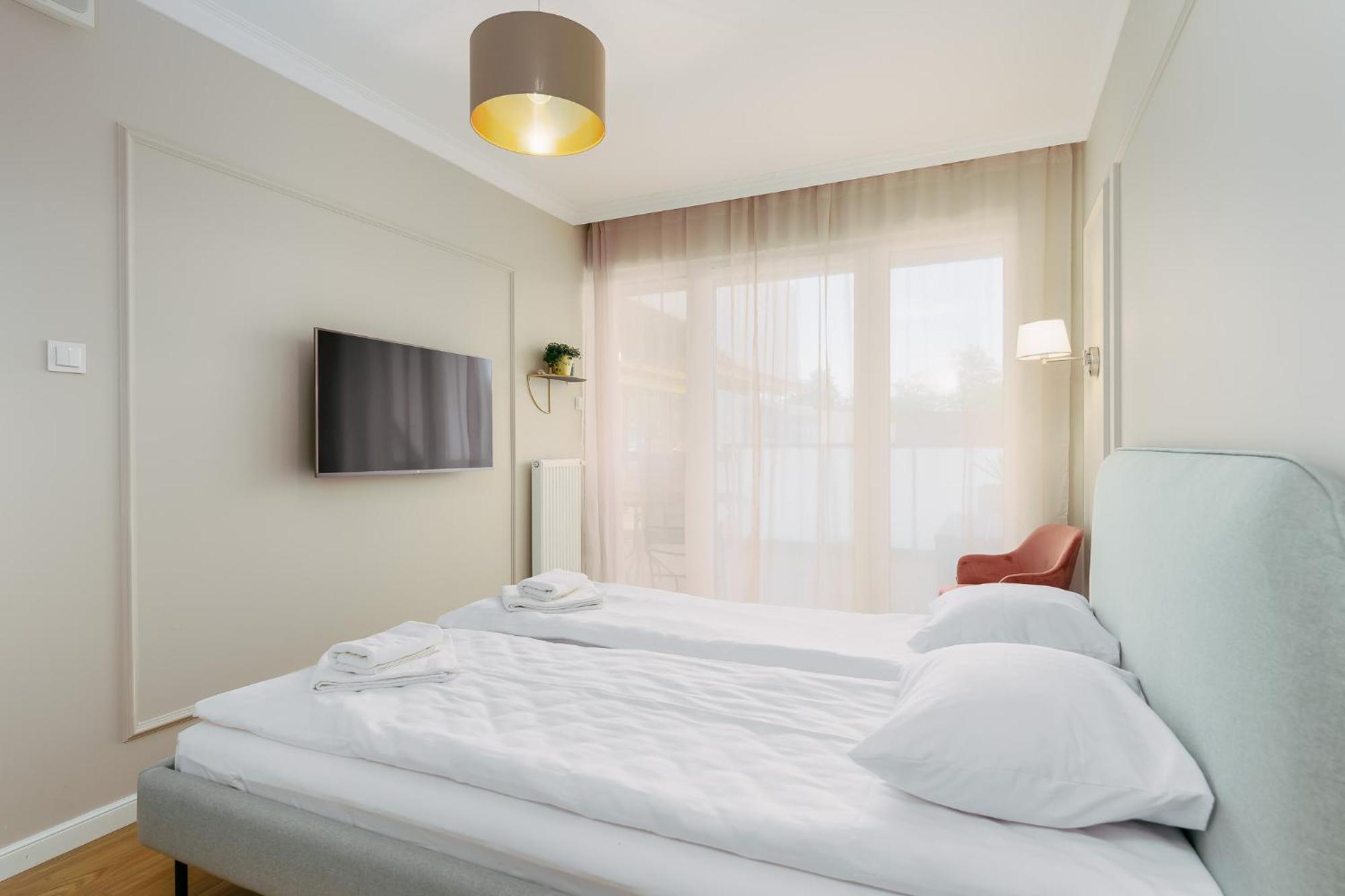 Faro Apartamenty Kasprowicza 20 Basen W Cenie Schwimmbad Im Preis 코워브제크 객실 사진