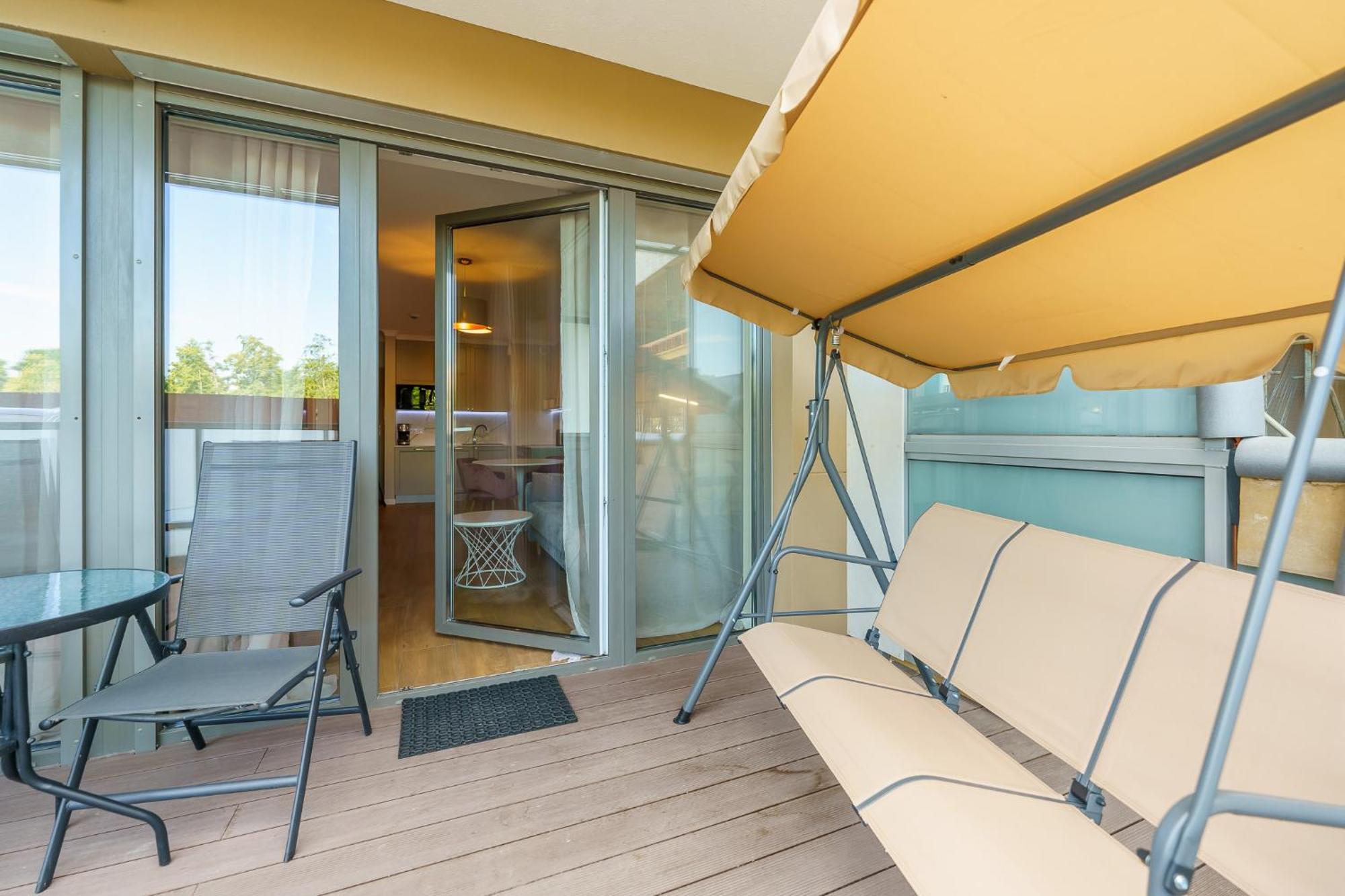 Faro Apartamenty Kasprowicza 20 Basen W Cenie Schwimmbad Im Preis 코워브제크 객실 사진